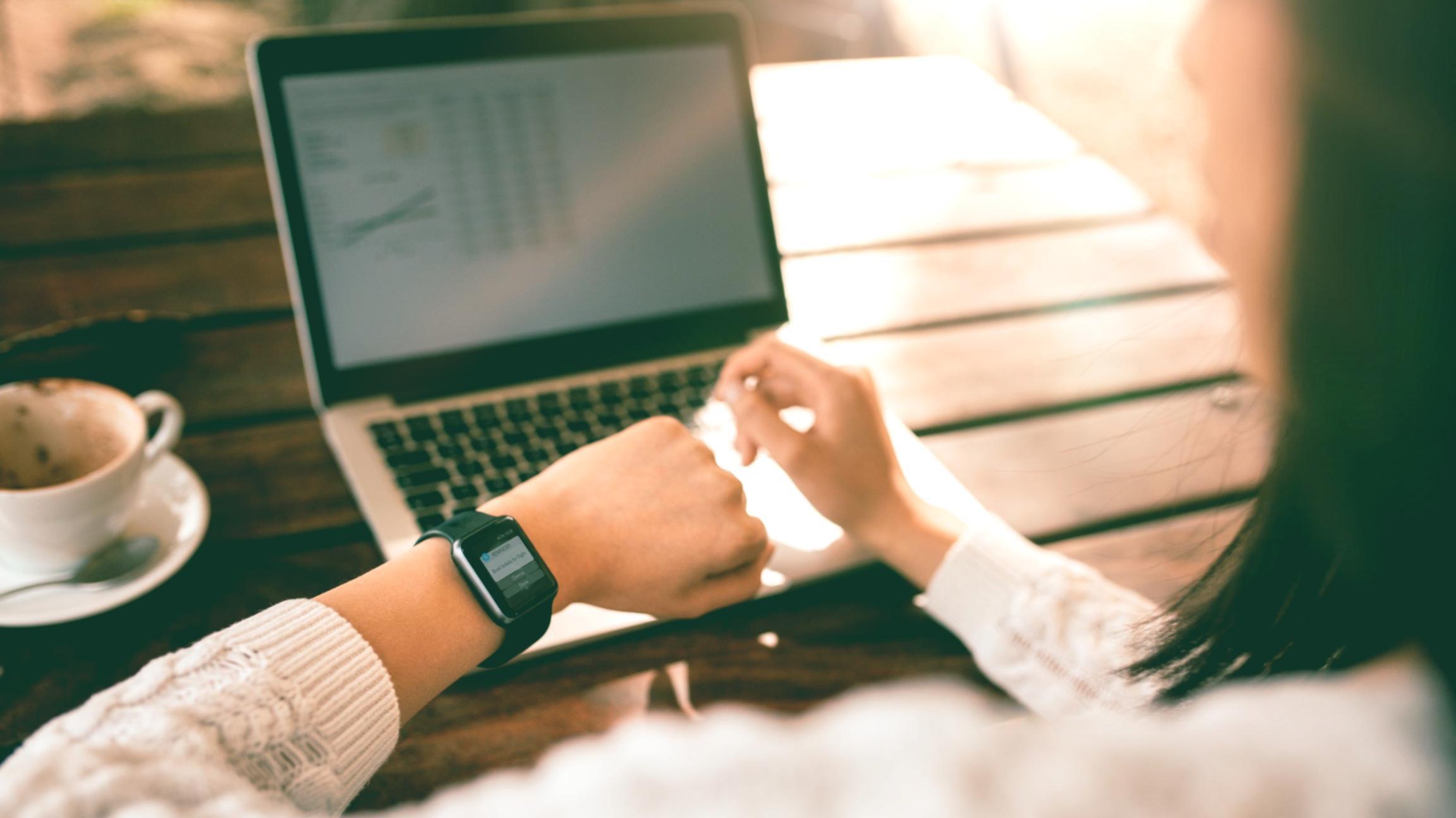 Estudiantes aplicando estrategias de contenido en sesión de aprendizaje colaborativo