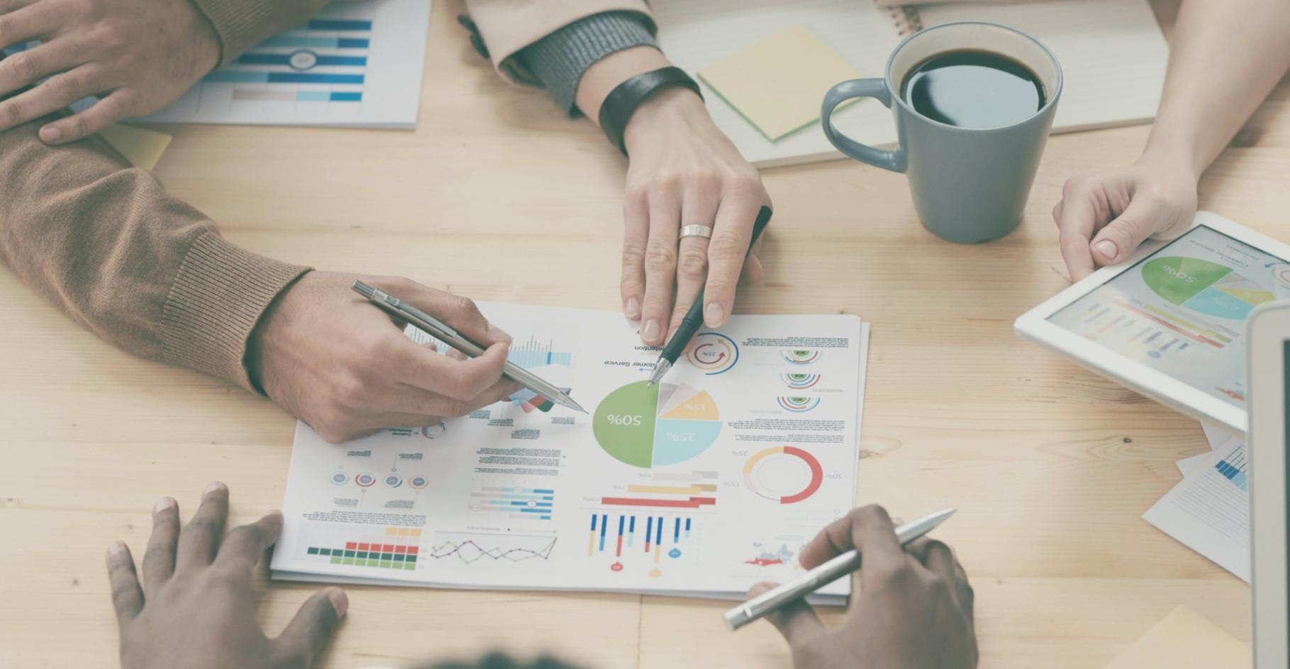 Proceso de desarrollo de estrategia de contenido con herramientas de análisis